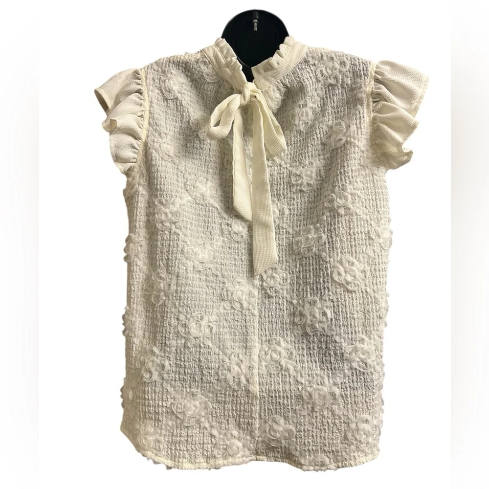 Voy Women’s Cream Floral Textured Ruffle Sleeve Top Sz S - Picture 2 of 9